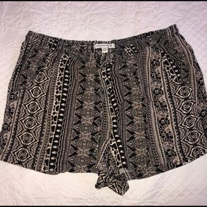 American Eagle Print shorts, sz L